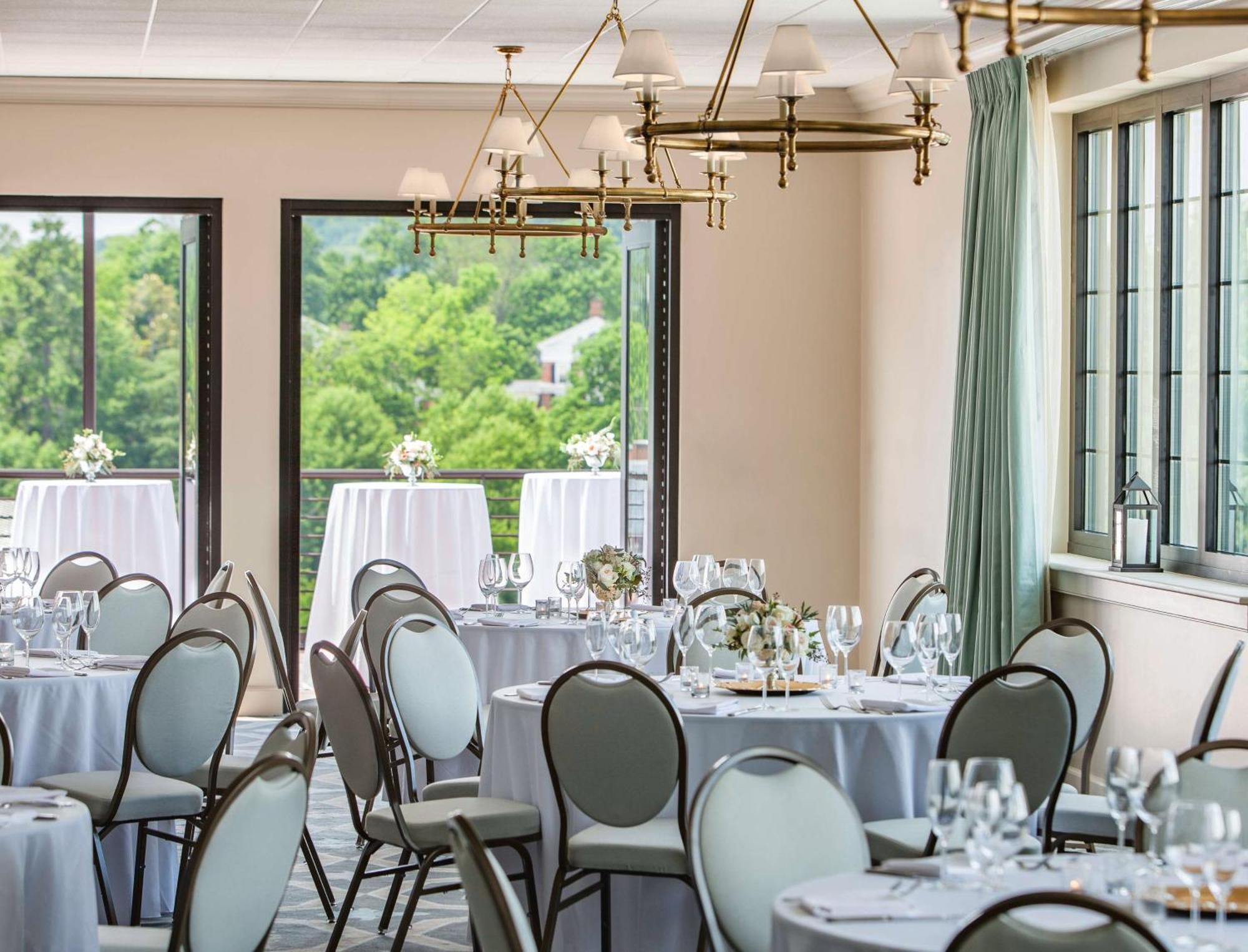 Graduate By Hilton Charlottesville Exterior foto
